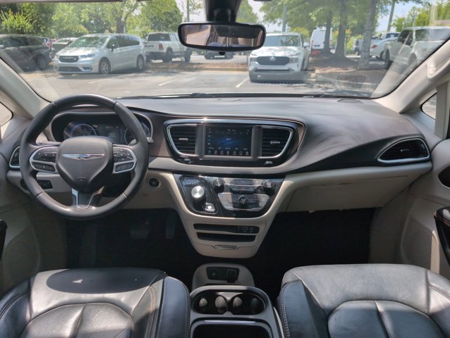 Used 2018 Chrysler Pacifica Touring-L FWD image 19