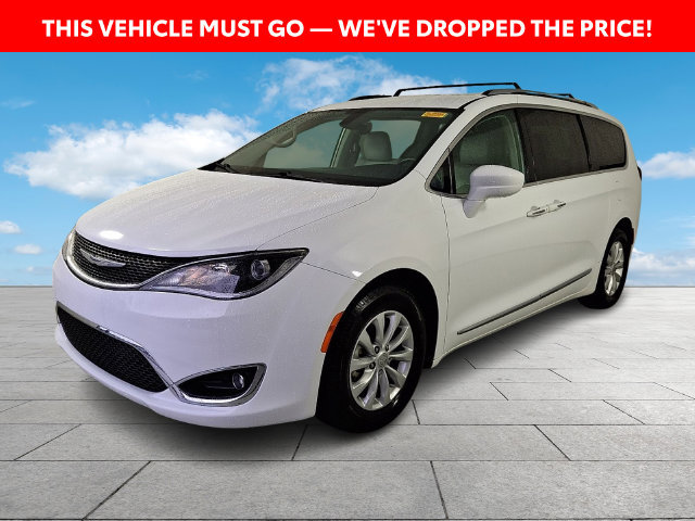 Used 2018 Chrysler Pacifica Touring-L FWD image 4