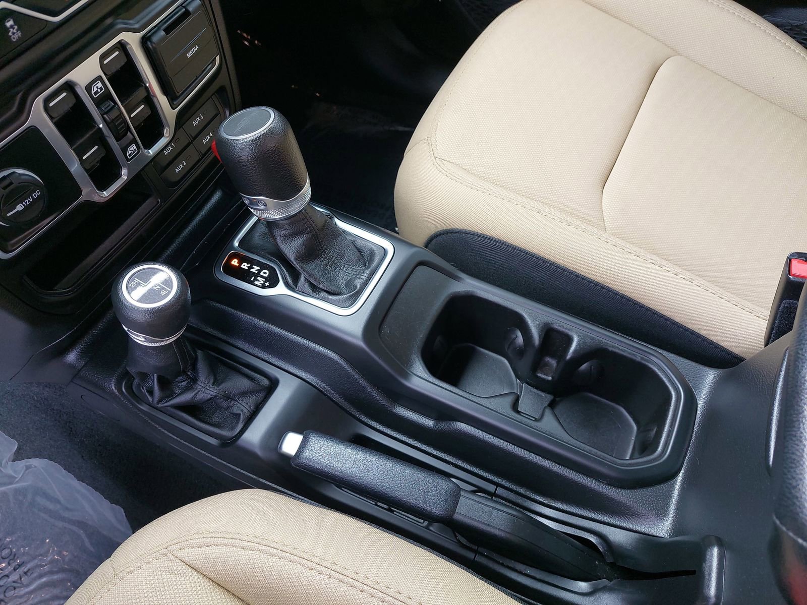 Used 2023 Jeep Gladiator Sport AWD/4WD image 23