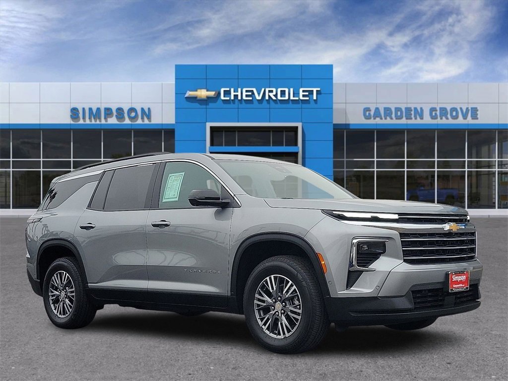 Used 2025 Chevrolet Traverse LT w/ Enhanced Driving Package image 1