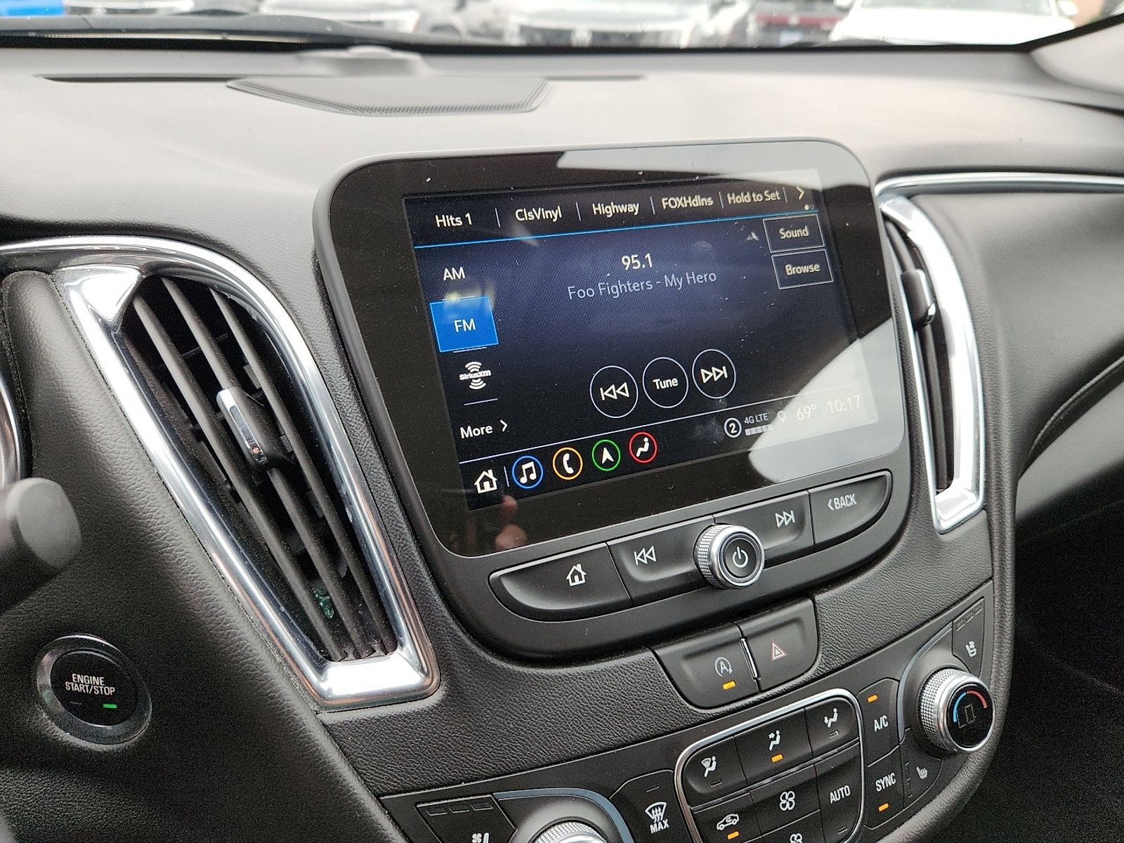 Used 2024 Chevrolet Malibu LT image 19