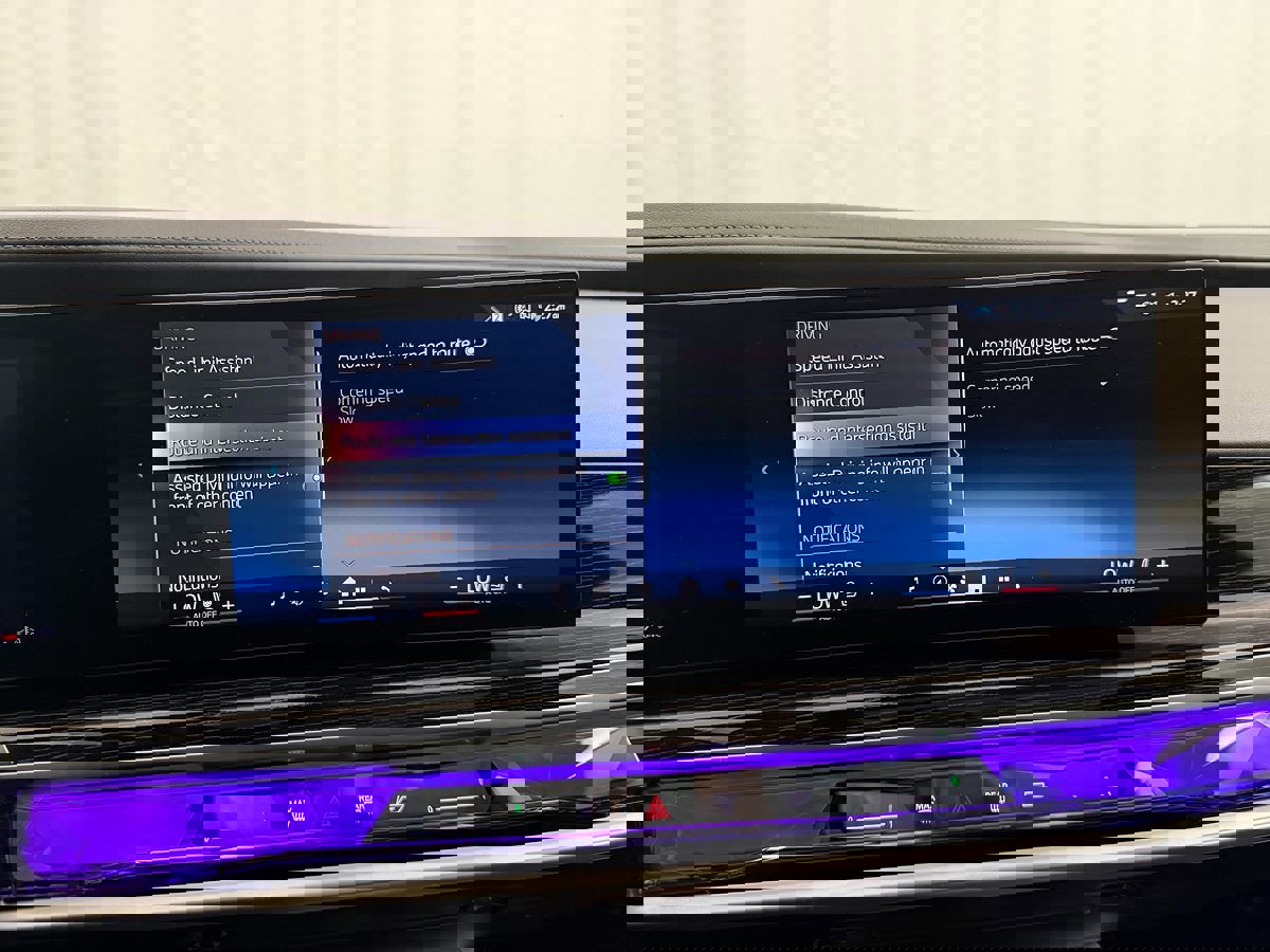 Used 2025 BMW 740i xDrive image 45