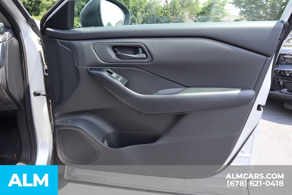 Used 2024 Nissan Rogue S FWD image 27