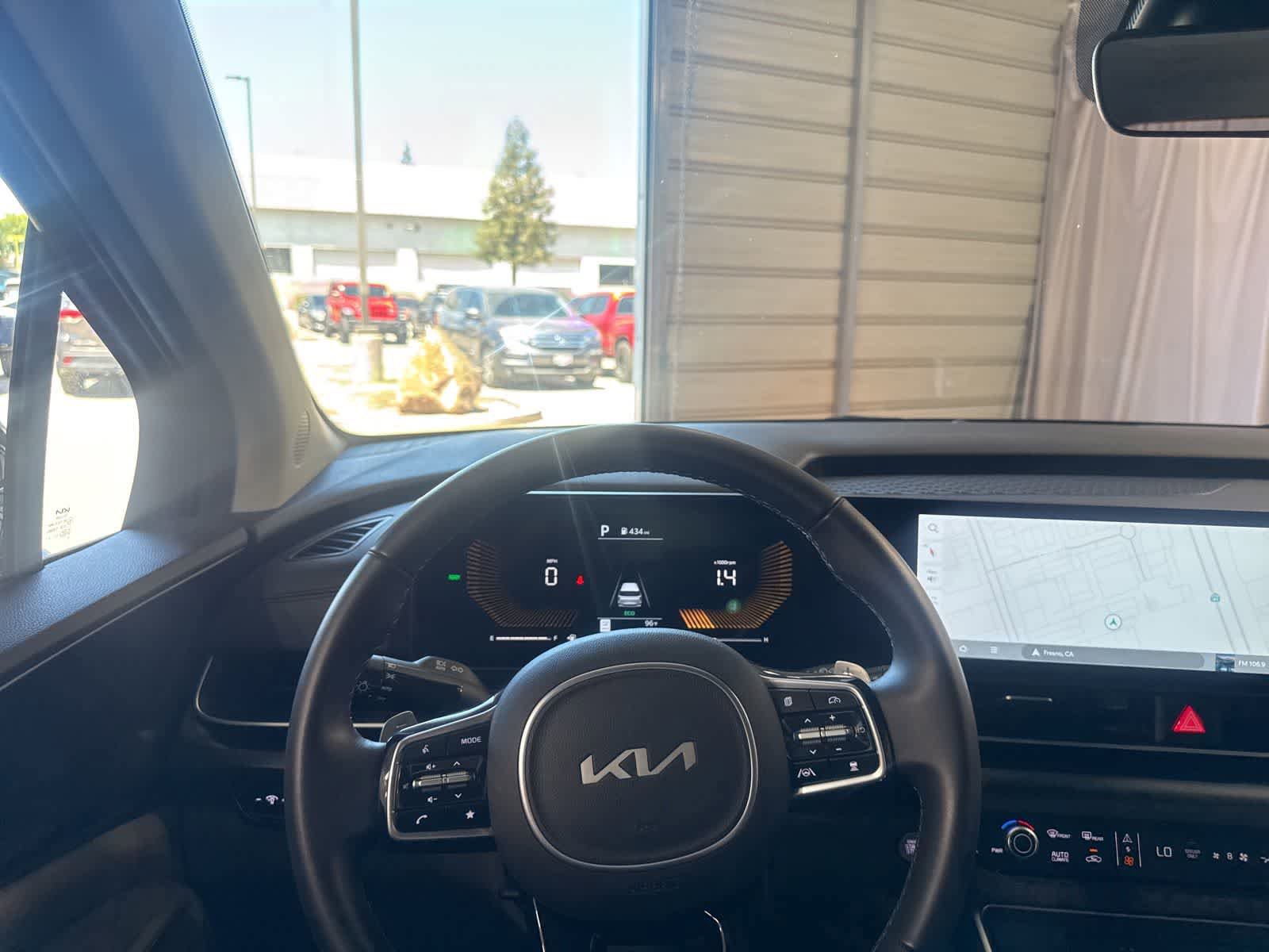 Used 2026 Kia Carnival LXS FWD image 24