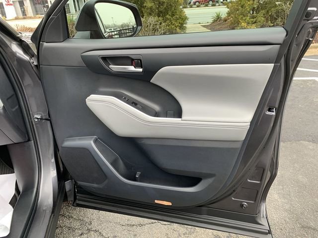 Certified 2024 Toyota Highlander XLE image 13