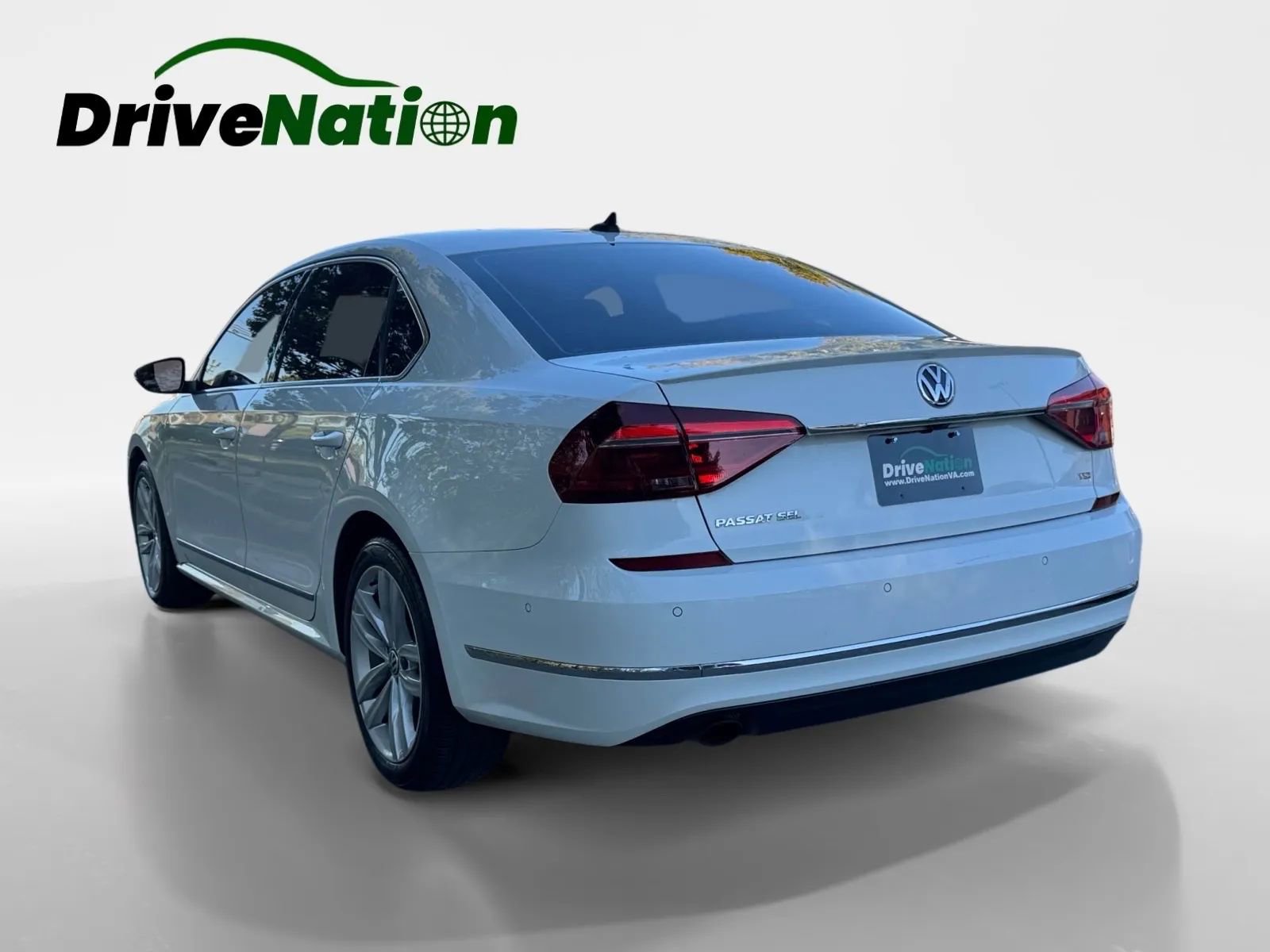 Used 2018 Volkswagen Passat 2.0T SEL Premium image 7