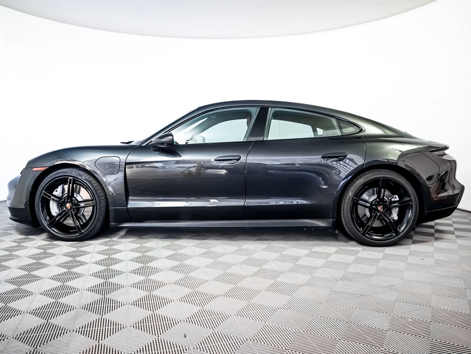 Used 2021 Porsche Taycan 4S image 2