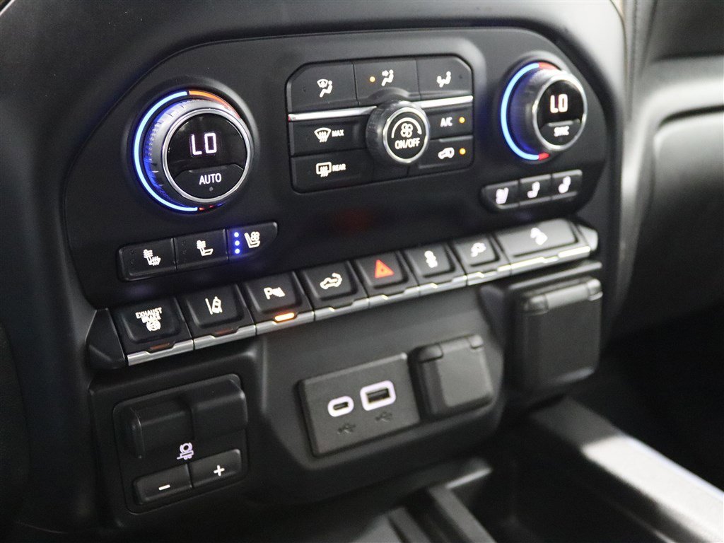 Used 2020 Chevrolet Silverado 3500 High Country w/ Z71 Off-Road Package image 32