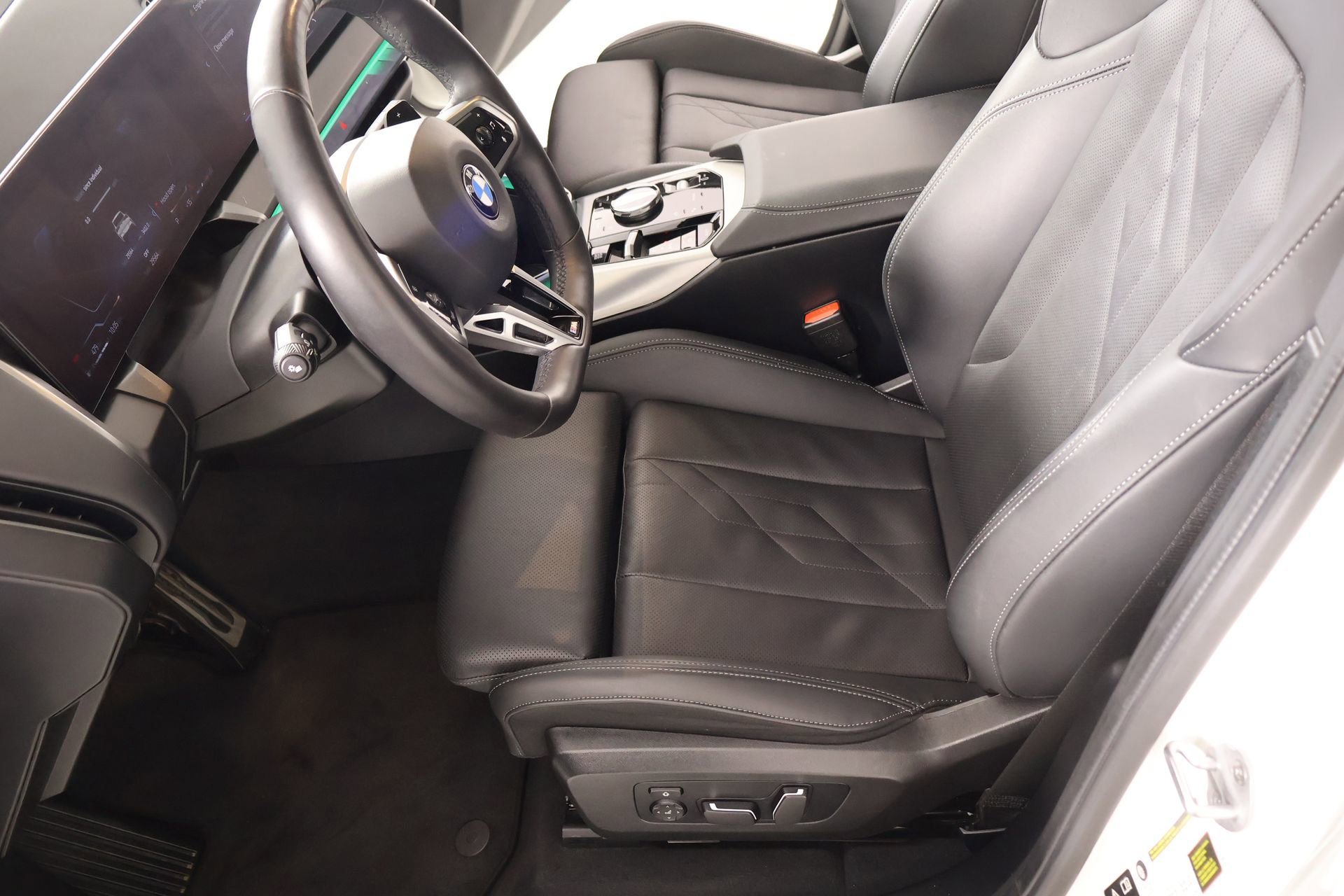 Used 2025 BMW X3 xDrive30i image 11