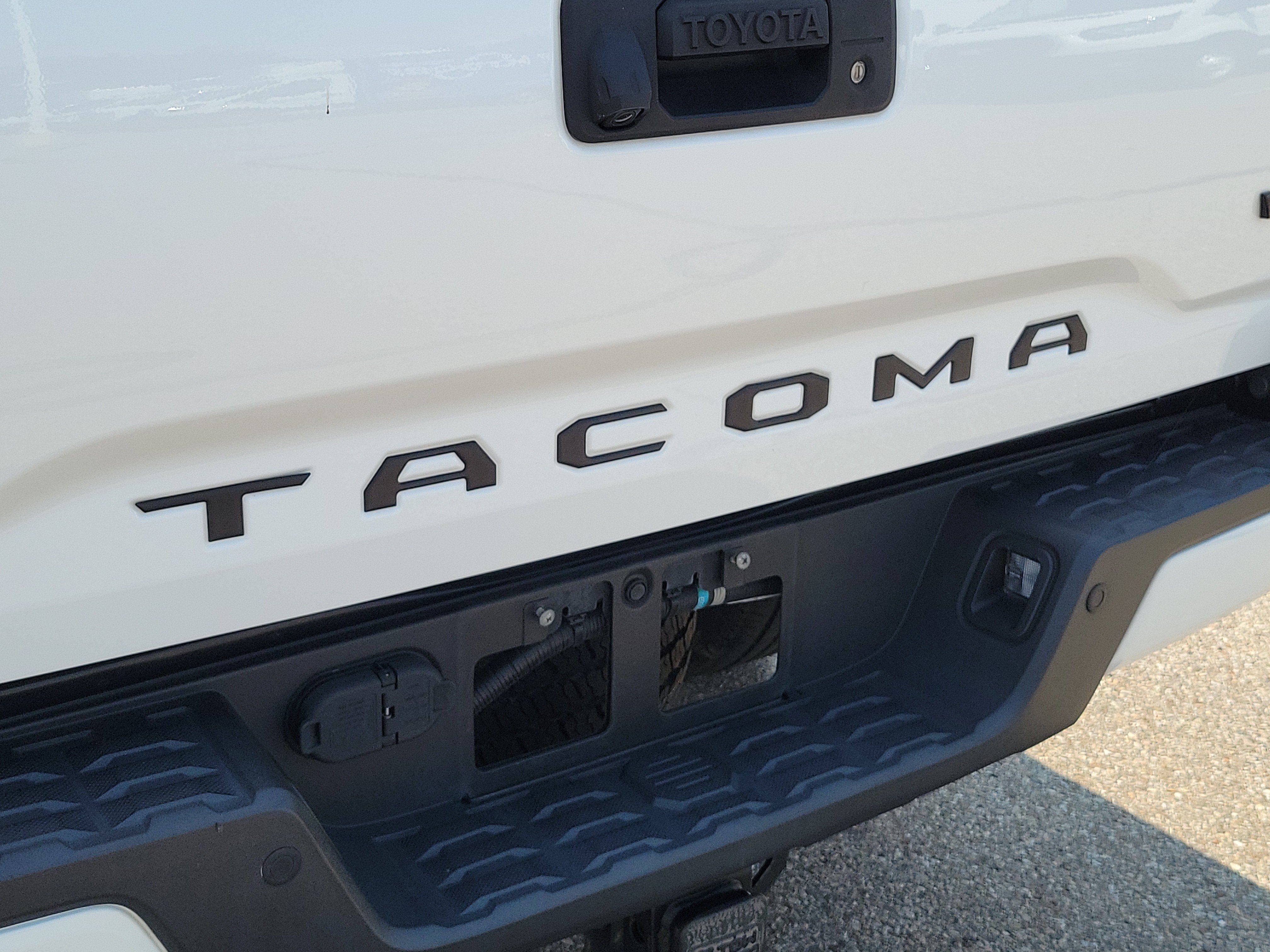 Used 2020 Toyota Tacoma TRD Off-Road w/ Technology Package AWD/4WD image 6