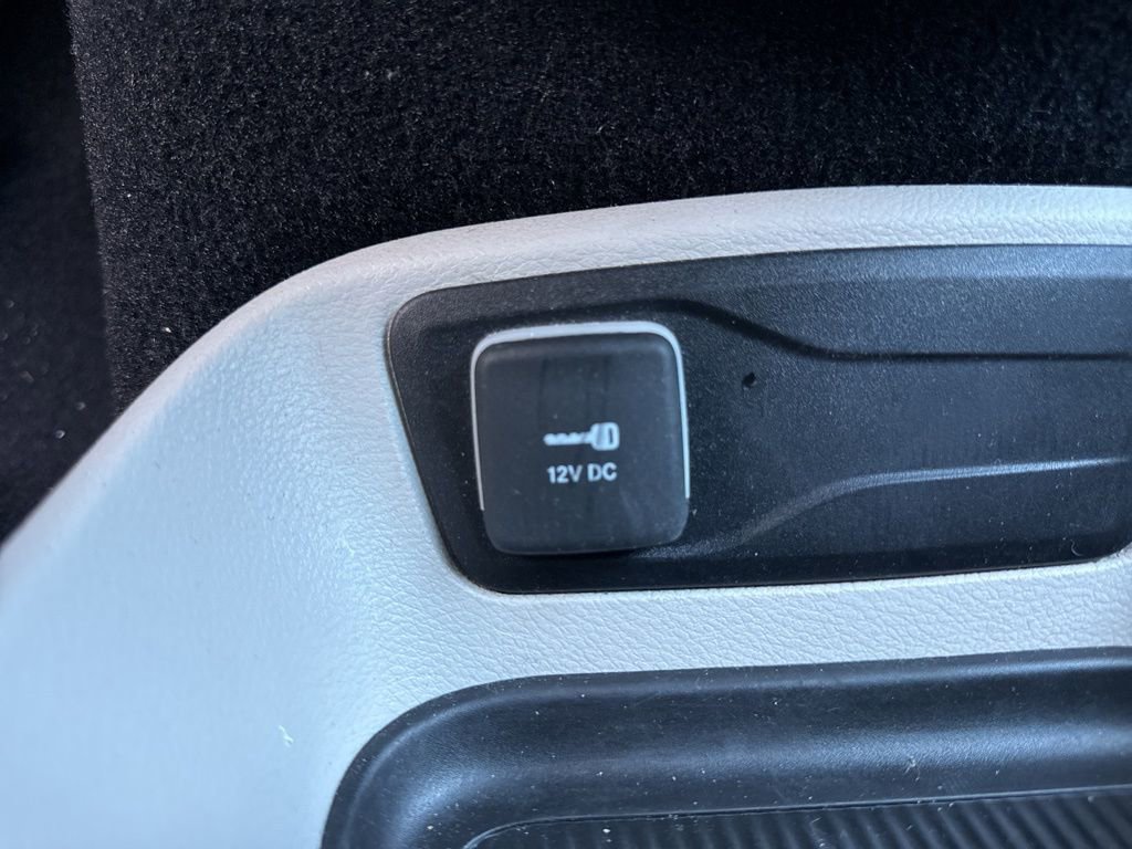 Used 2023 Chrysler Voyager LX image 24