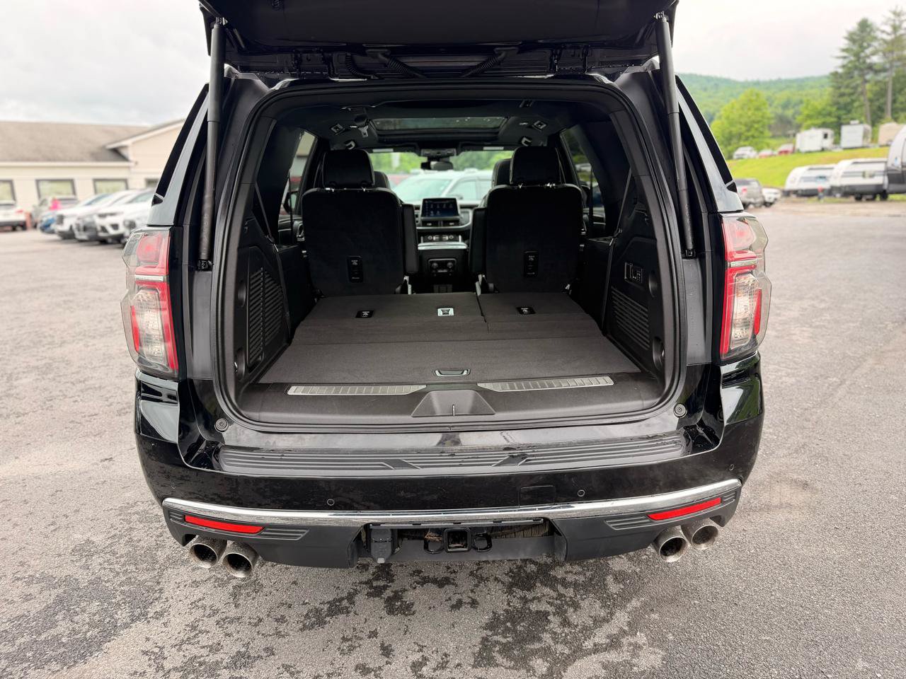 Used 2024 Chevrolet Tahoe Premier AWD/4WD image 18