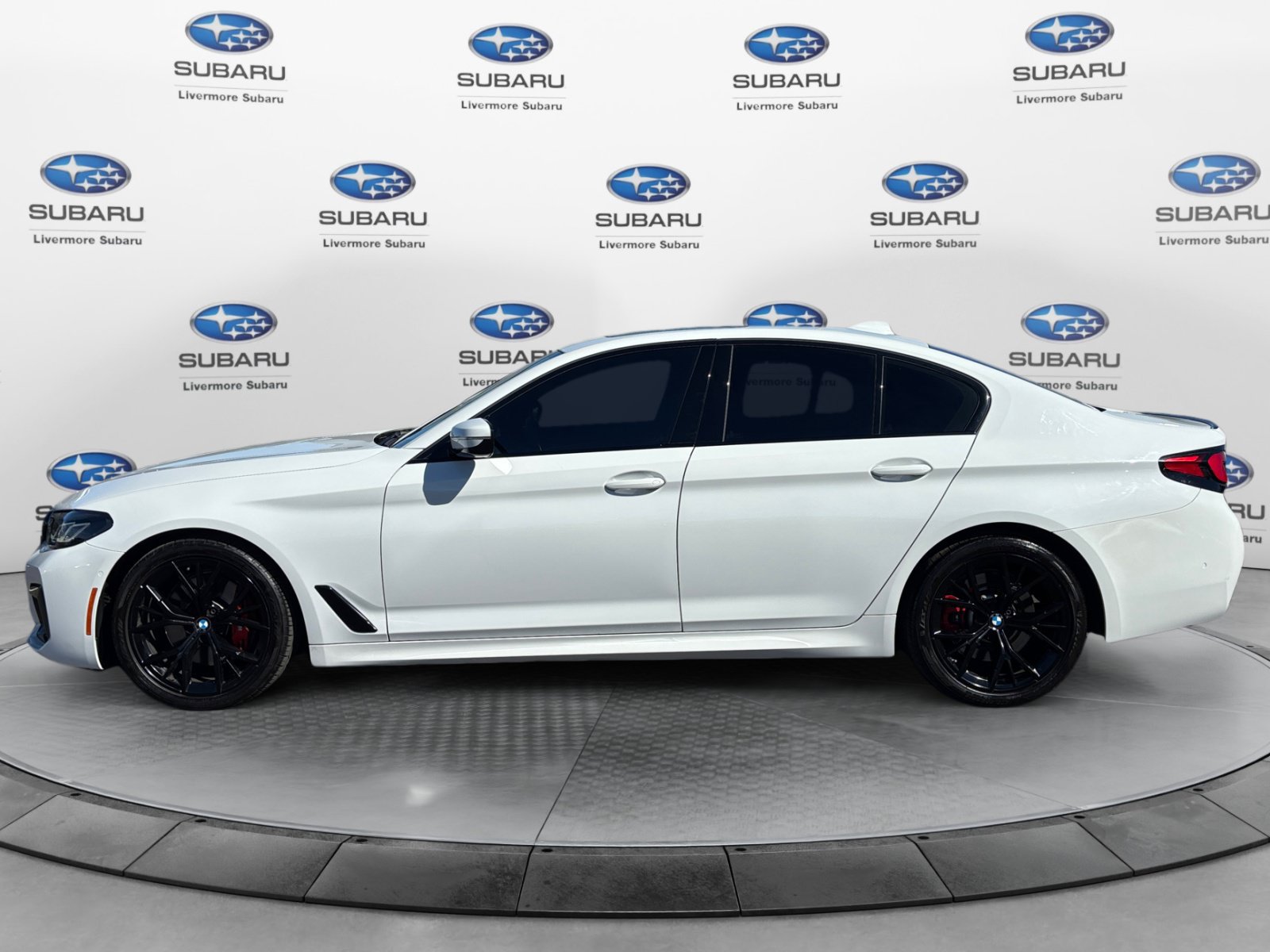 Used 2023 BMW 530i w/ M Sport Package RWD image 3