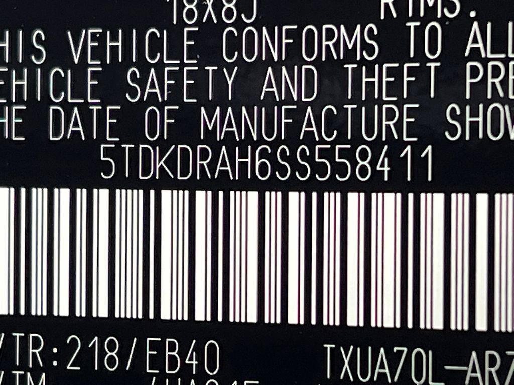 New 2025 Toyota Highlander XLE image 34