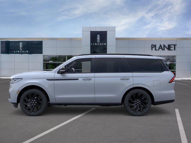 New 2026 Lincoln Navigator Reserve w/ Jet Appearance Package image 3