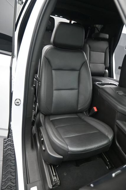 Used 2022 Chevrolet Tahoe Z71 w/ Luxury Package AWD/4WD image 18