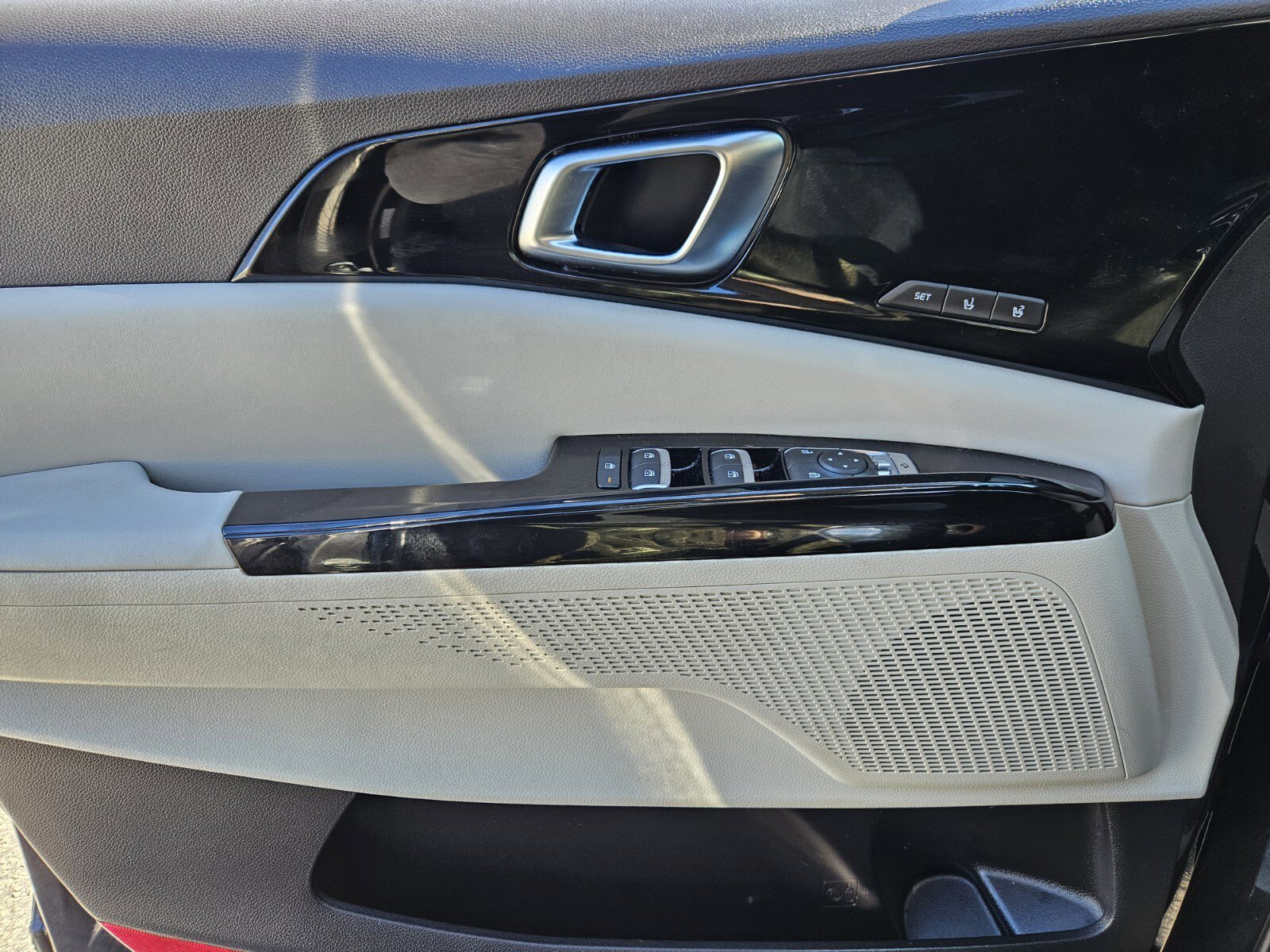 Used 2022 Kia Carnival SX image 30