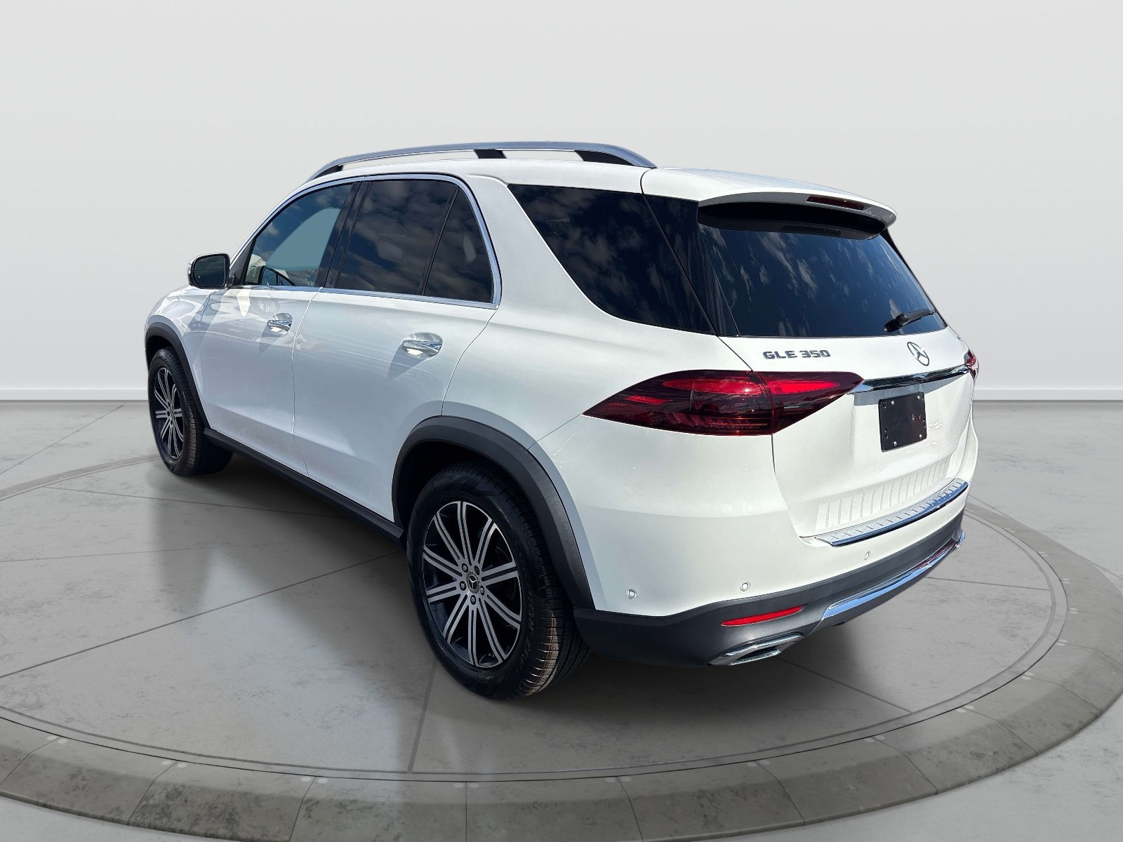 Used 2024 Mercedes-Benz GLE 350 4MATIC image 3