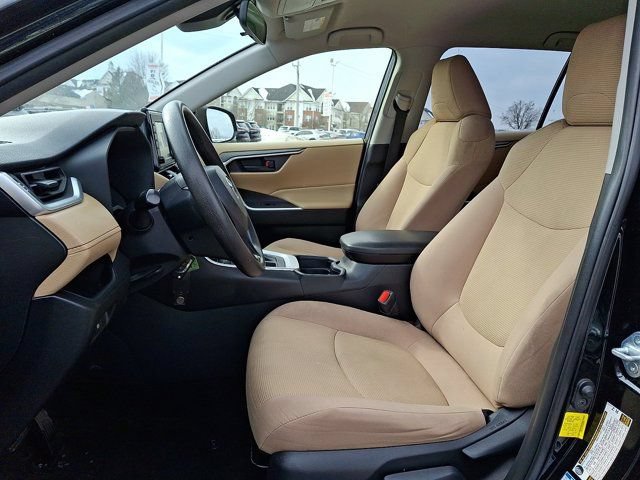 Used 2019 Toyota RAV4 LE w/ All Weather Liner Package AWD/4WD image 17