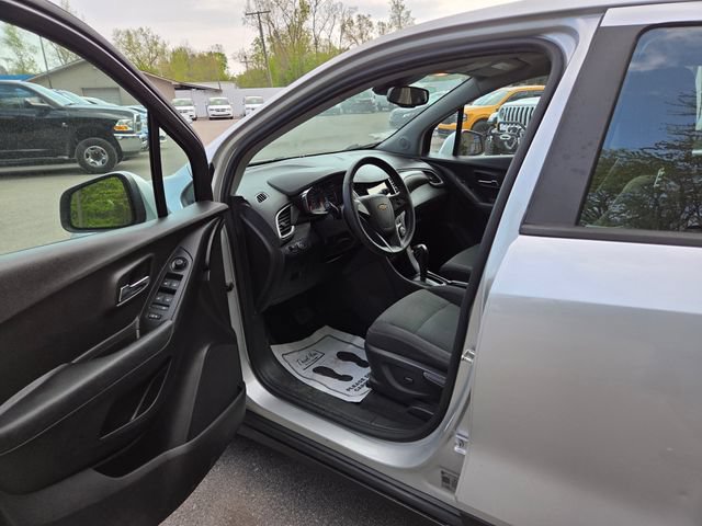 Used 2018 Chevrolet Trax LS FWD image 11