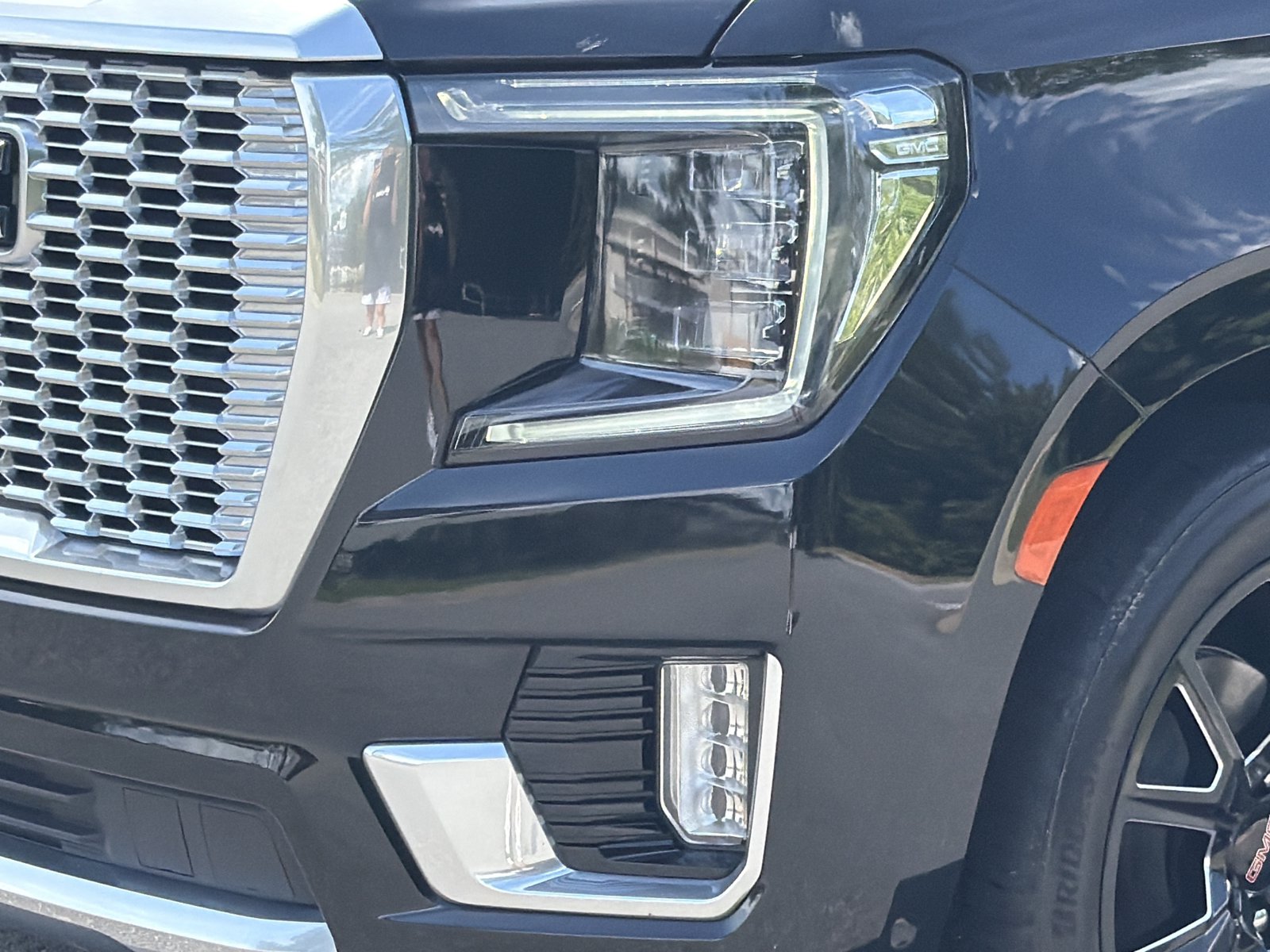 Used 2023 GMC Yukon Denali w/ Denali Reserve Package AWD/4WD image 8