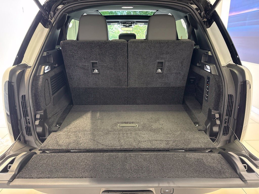 New 2026 Land Rover Range Rover Long Wheelbase SE AWD/4WD image 19