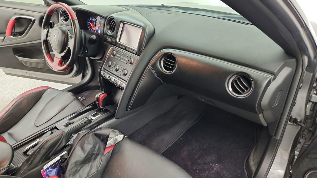 Used 2016 Nissan GT-R Black Edition image 41