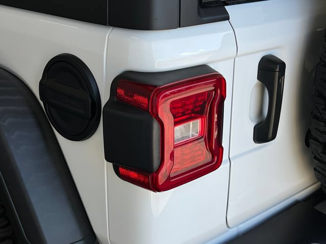 Used 2025 Jeep Wrangler Unlimited Rubicon w/ Safety Group AWD/4WD image 16