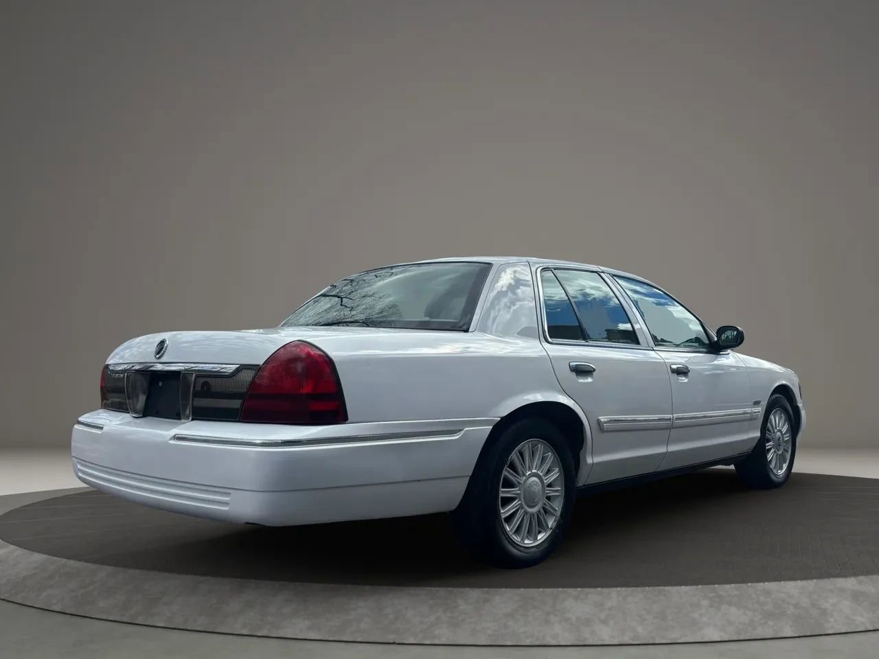Used 2009 Mercury Grand Marquis LS image 5