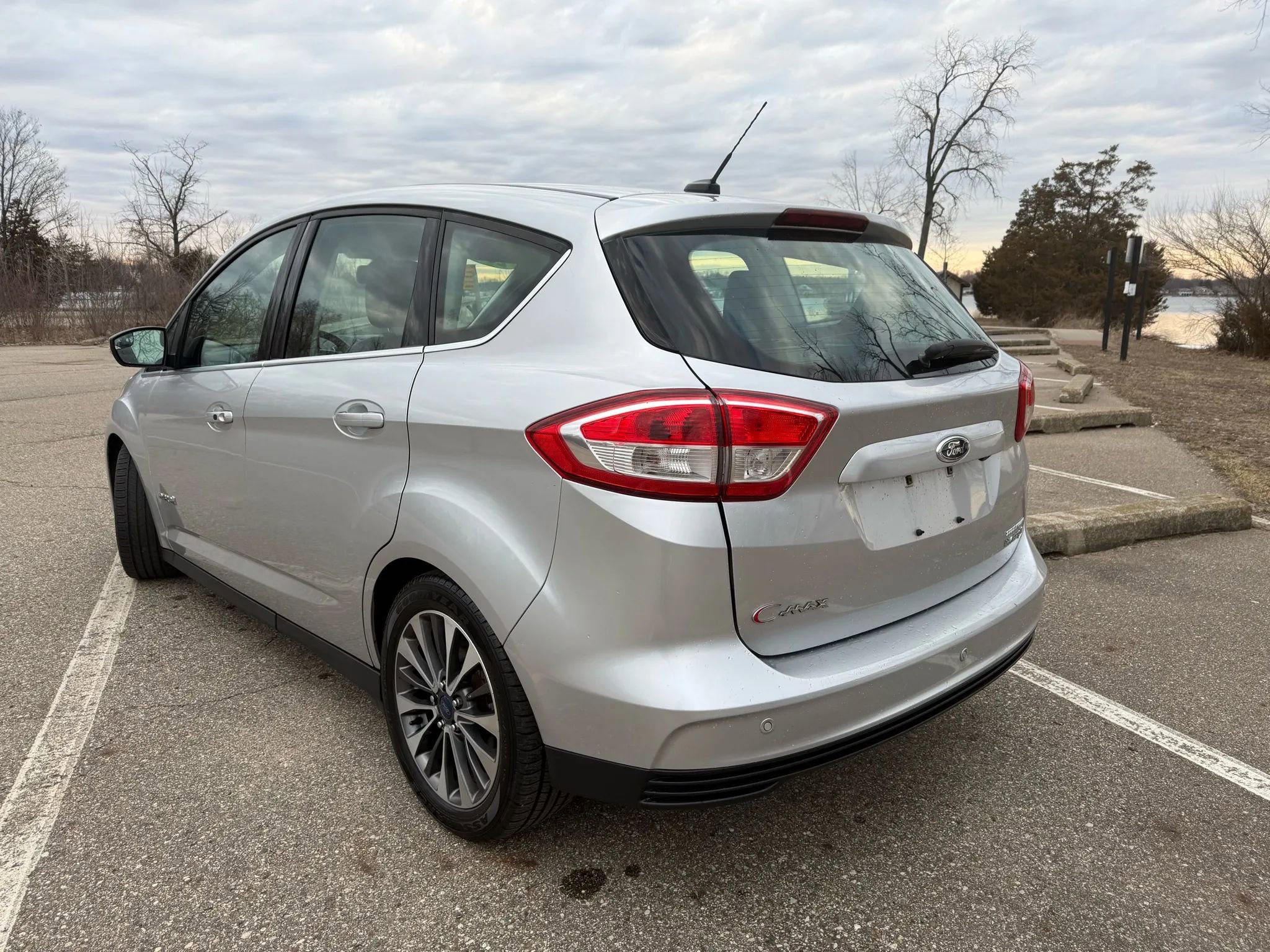 Used 2017 Ford C-MAX Titanium image 7