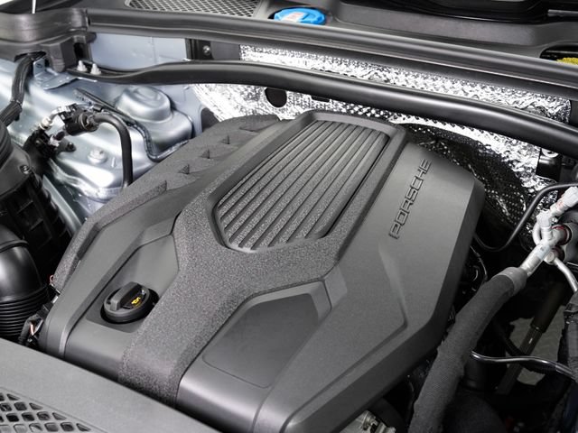 Certified 2026 Porsche Macan AWD/4WD image 13