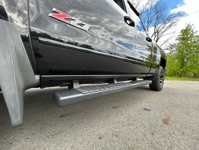 Used 2018 Chevrolet Silverado 1500 LT w/ Midnight Edition AWD/4WD image 31