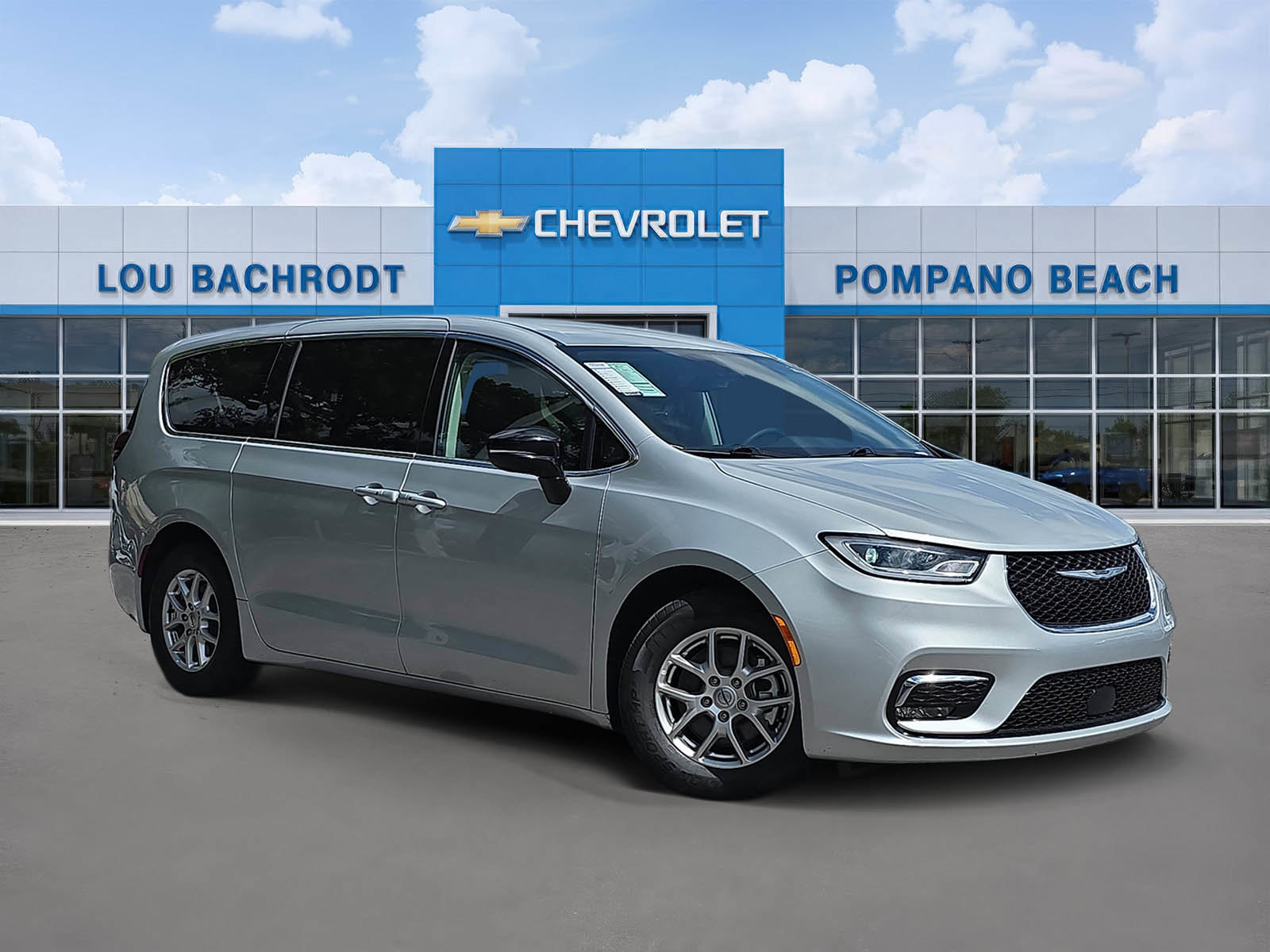Used 2024 Chrysler Pacifica Touring-L FWD image 1
