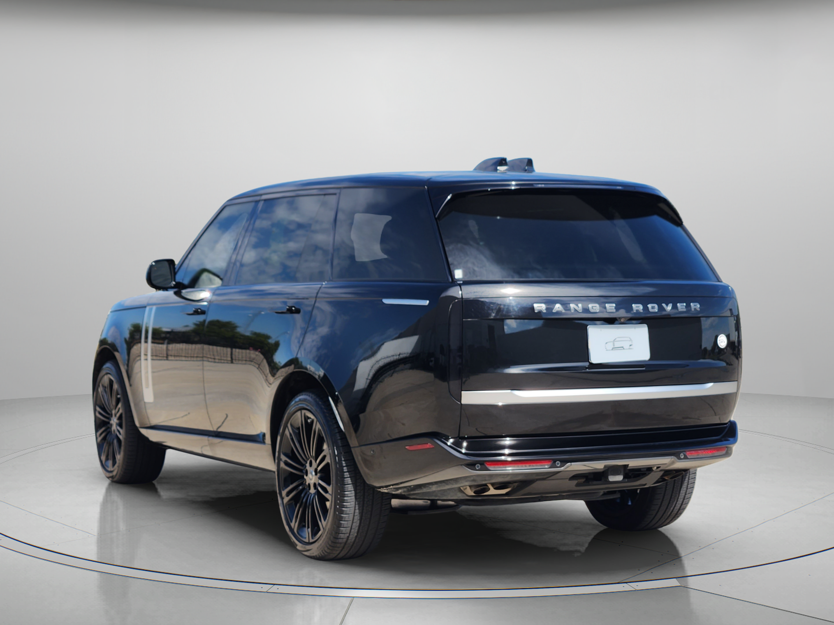 Certified 2024 Land Rover Range Rover SV AWD/4WD image 3