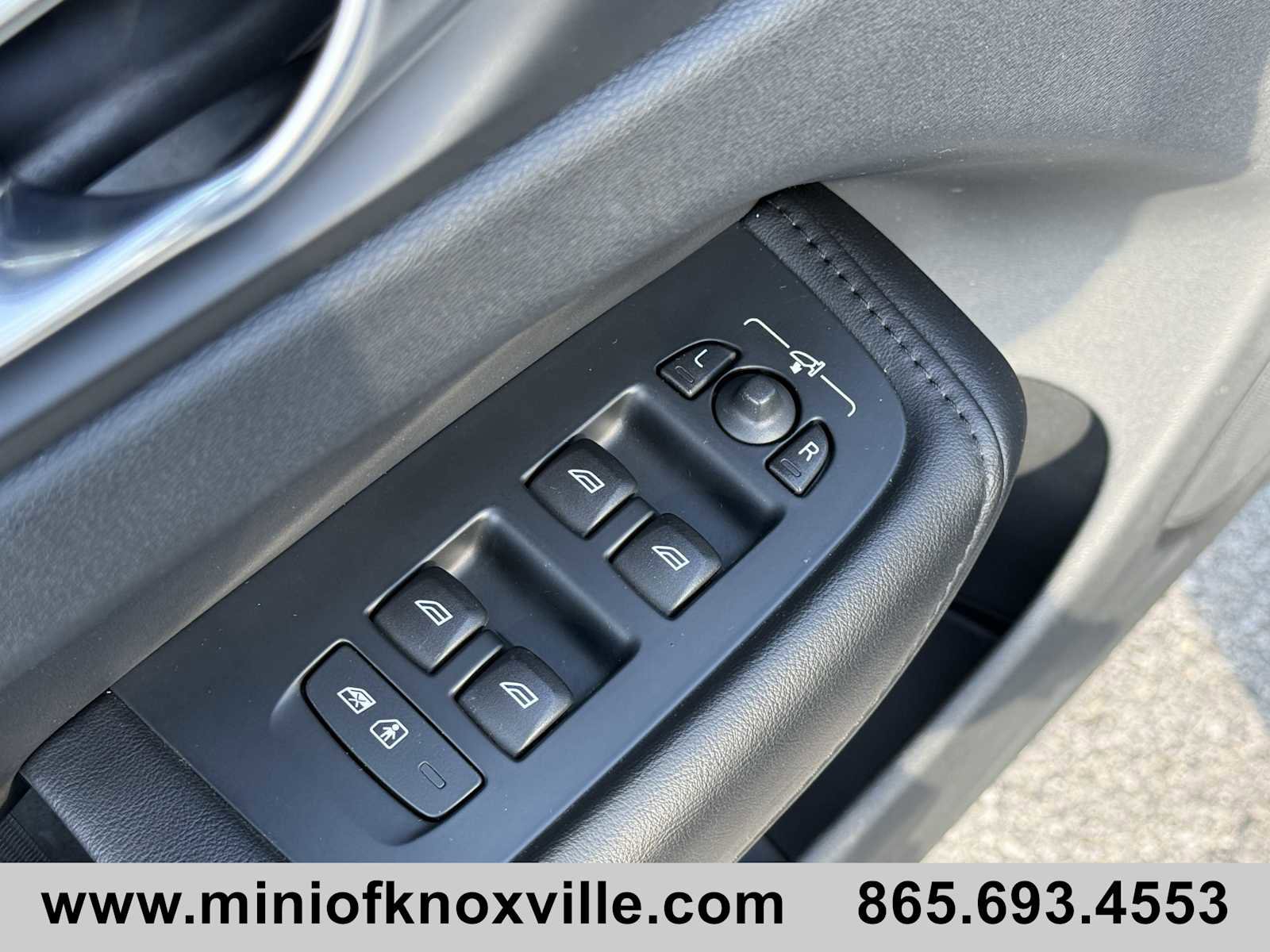 Used 2024 Volvo XC60 B5 Plus image 13