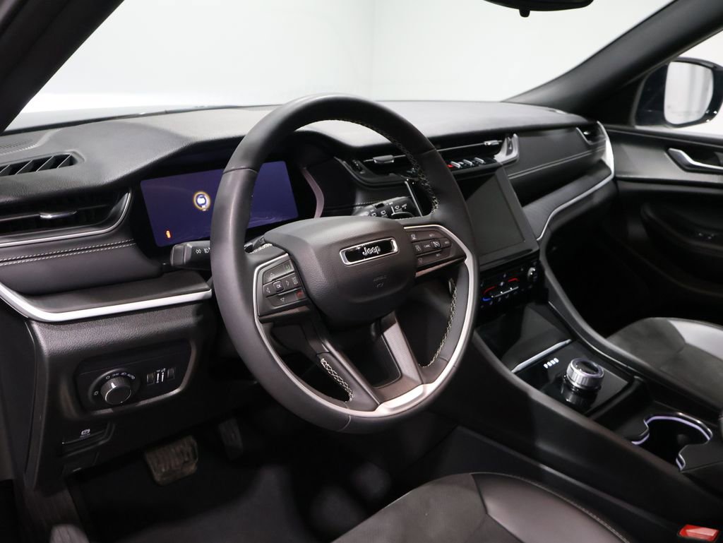 Used 2024 Jeep Grand Cherokee L Altitude image 15
