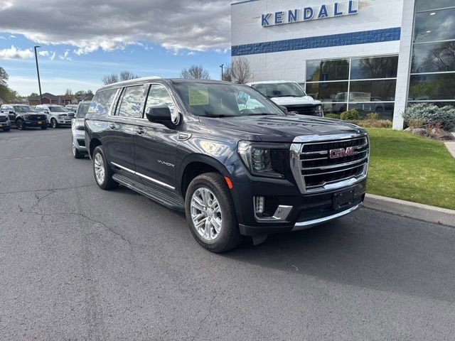 Used 2023 GMC Yukon XL SLT image 2