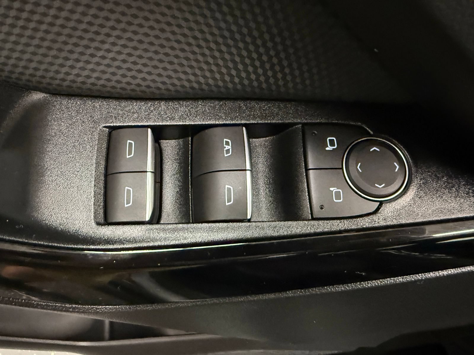 Used 2025 Chevrolet Equinox RS w/ Convenience Package III AWD/4WD image 10