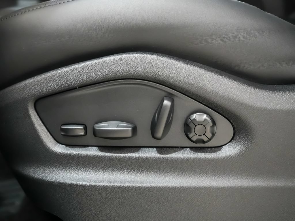 New 2026 Porsche Cayenne E-Hybrid Coupe AWD/4WD image 24