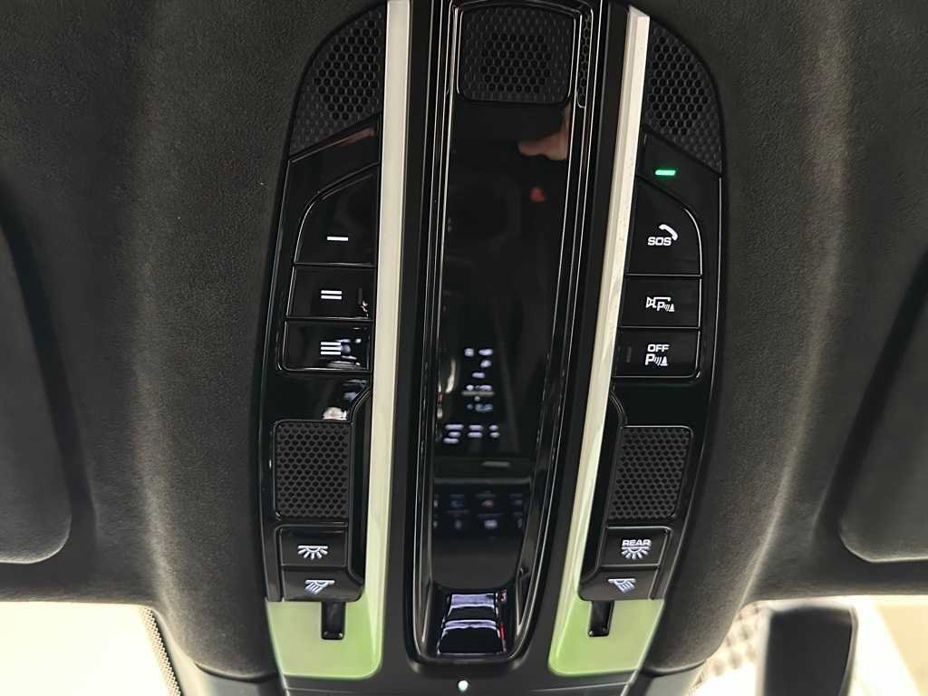 Used 2022 Porsche Cayenne Turbo GT image 38