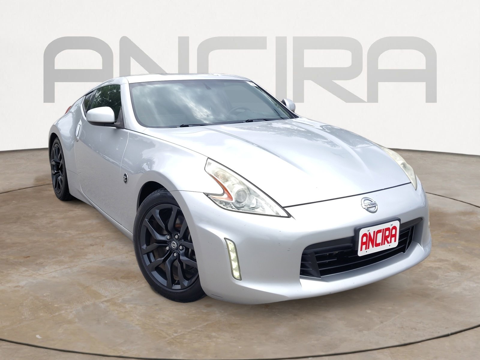 Used 2017 Nissan 370Z Coupe RWD image 6