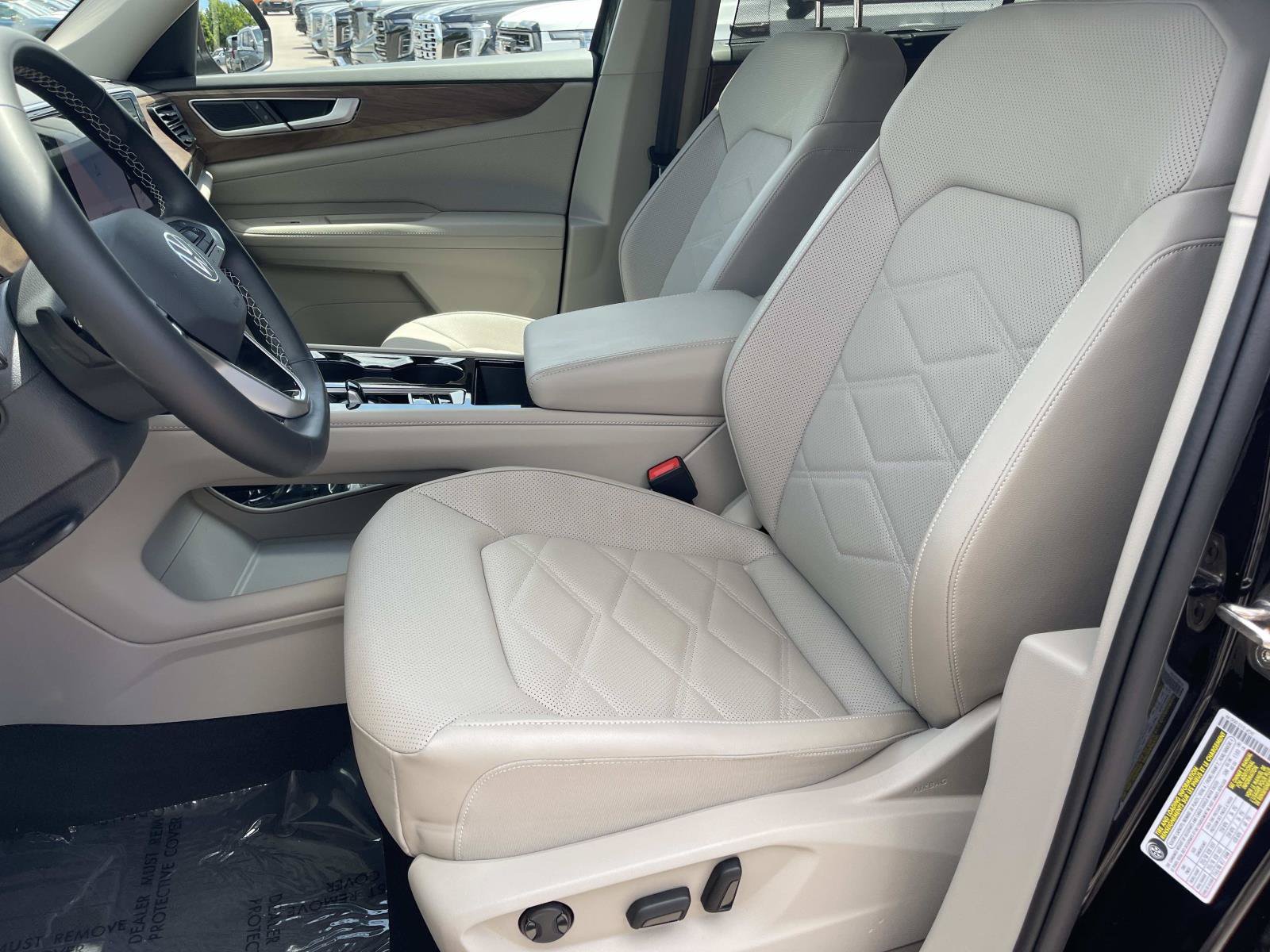 Used 2025 Volkswagen Atlas SE FWD image 16