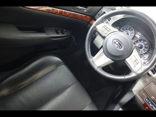 Used 2010 Subaru Outback 2.5i Limited image 15