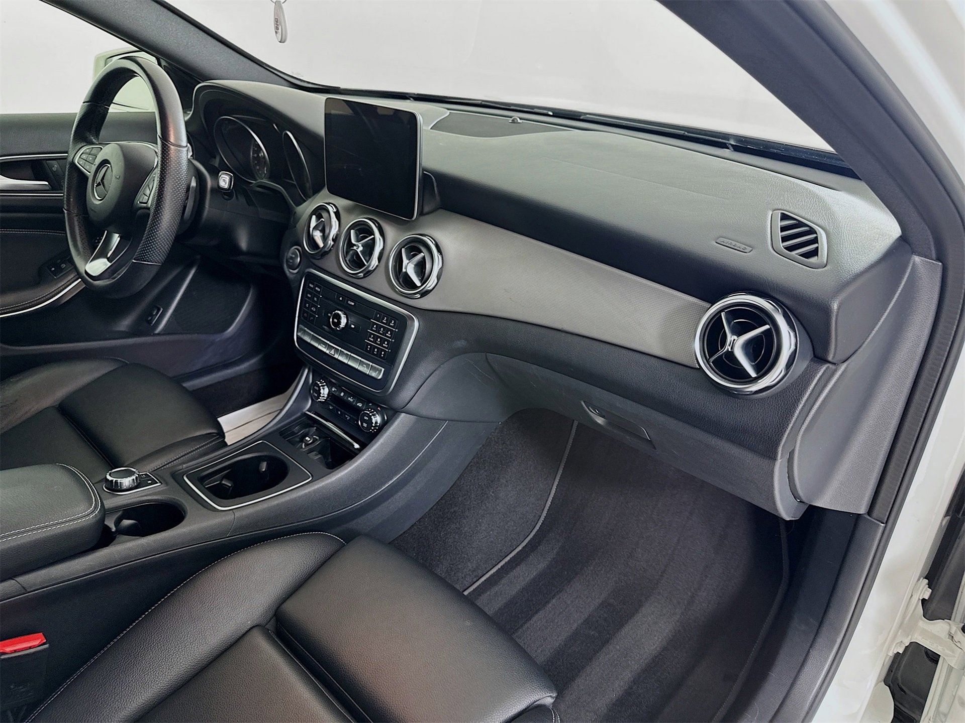 Used 2020 Mercedes-Benz GLA 250 4MATIC image 31