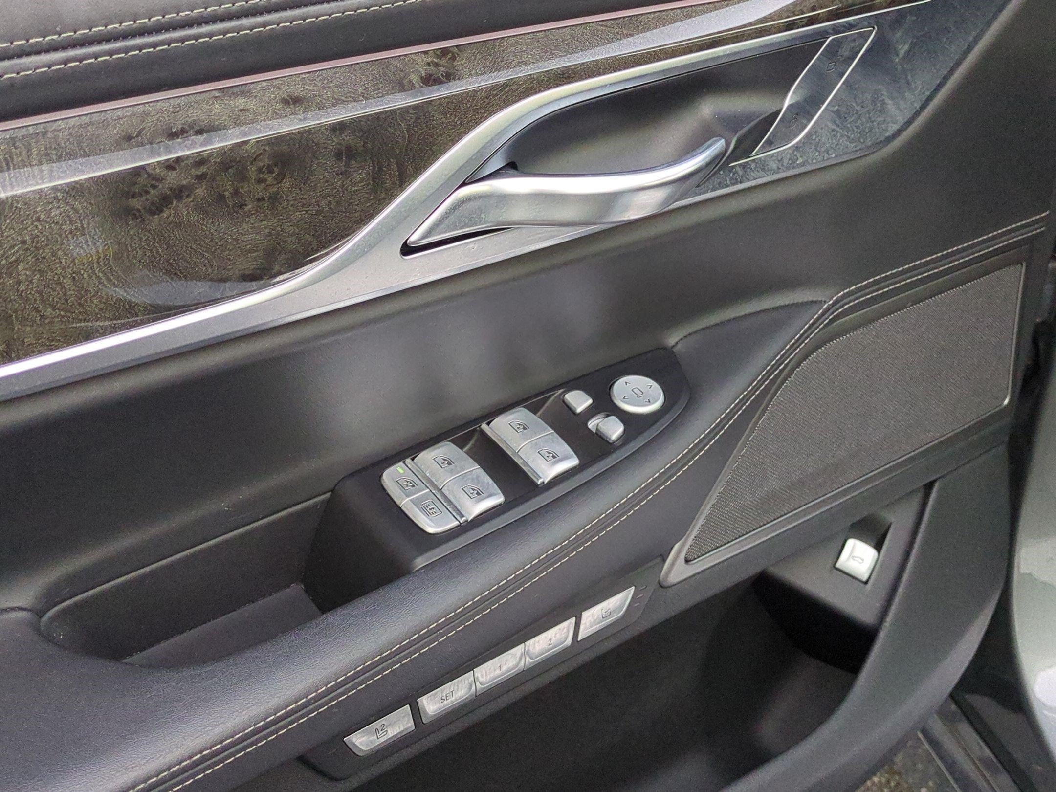 Used 2018 BMW 750i RWD image 15
