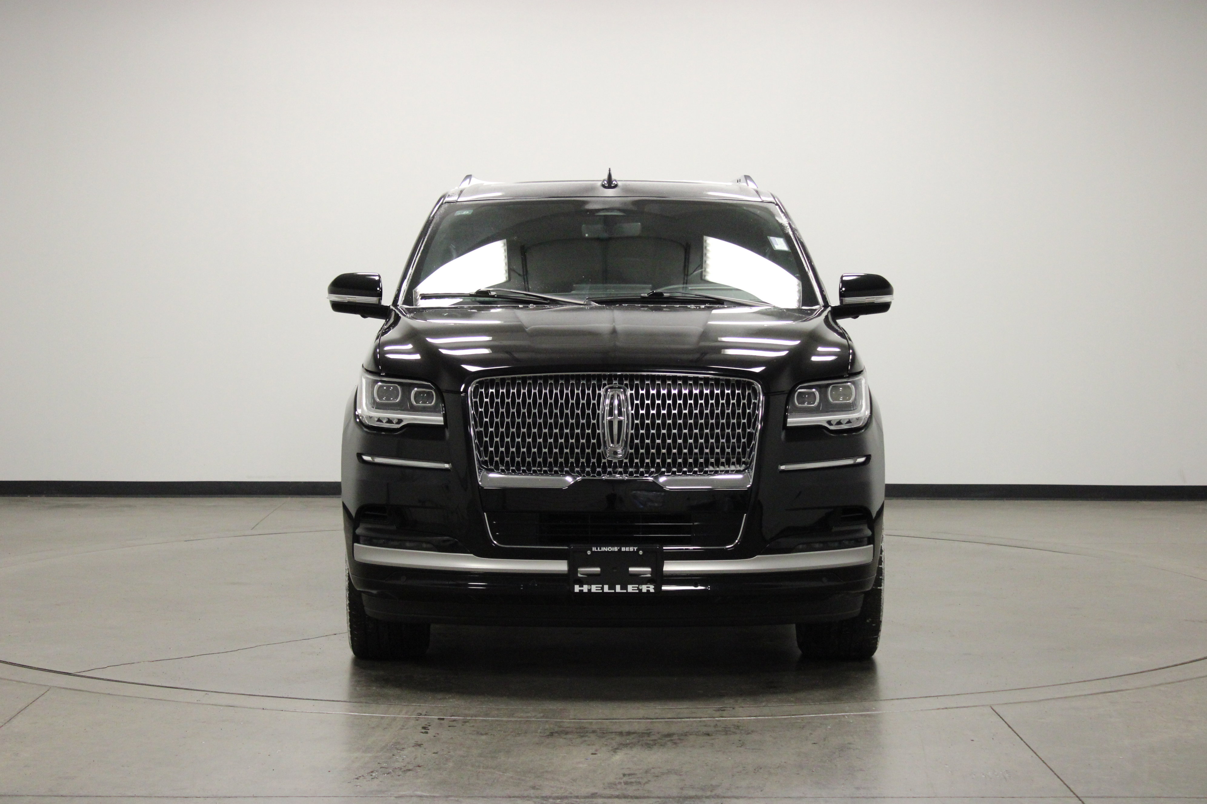 Used 2023 Lincoln Navigator L Reserve image 3