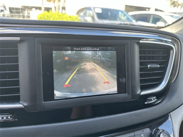 Used 2021 Chrysler Voyager L image 25