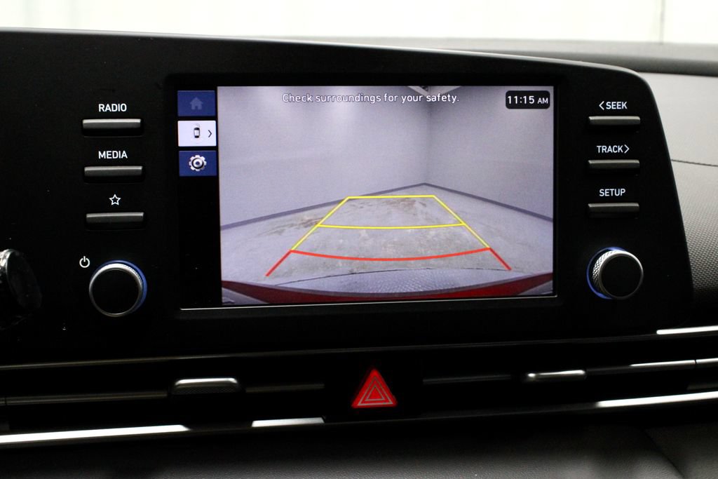 Used 2024 Hyundai Elantra SE FWD image 2