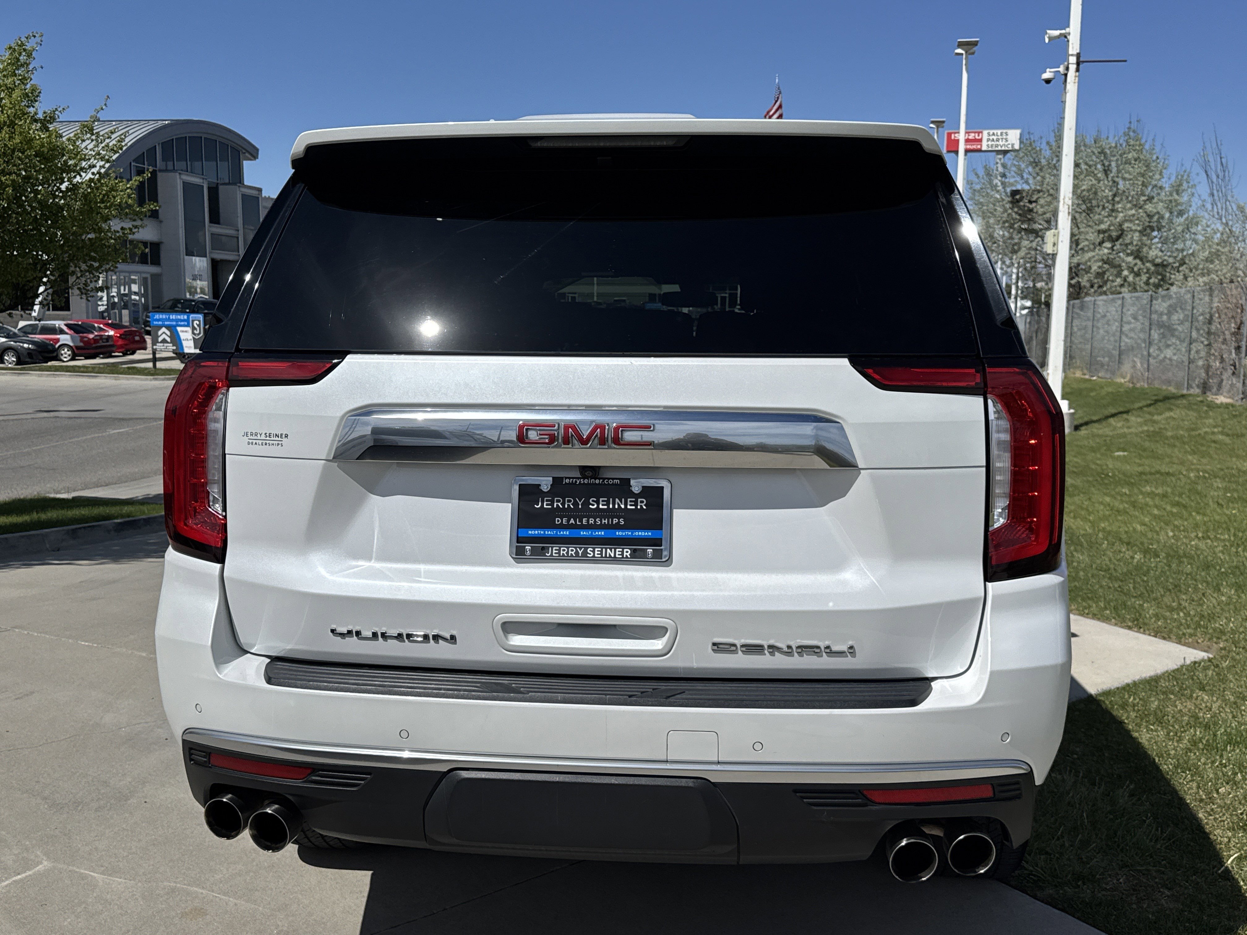 Used 2022 GMC Yukon Denali AWD/4WD image 3