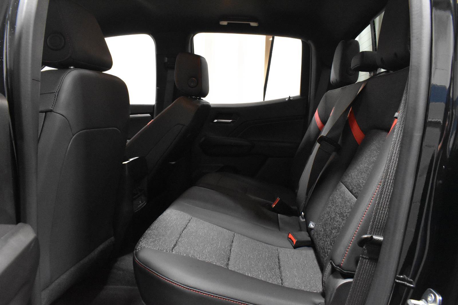 Used 2023 Chevrolet Colorado Z71 w/ Z71 Convenience Package 2 image 8